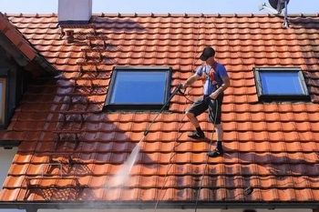 Affordable Tacoma roof cleaning in WA near 98444
