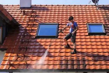 Experienced Kent roof cleaners in WA near 98030