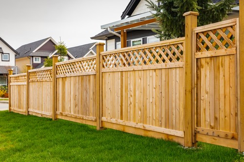 Let us fix your Bellevue broken fence in WA near 98006