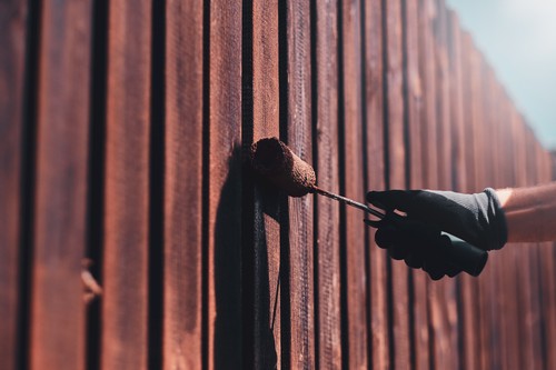 Bellevue fence painting pros in WA near 98006